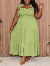 Einfarbiges ärmelloses Rüschenkleid